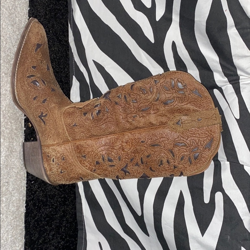 I am selling a brown Laredo boot only worn once.